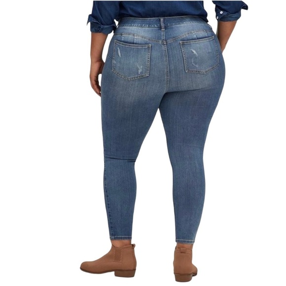 Torrid Womens Bombshell Skinny Premium Stretch High Rise Destructed Jean Size 18 - Picture 2 of 12